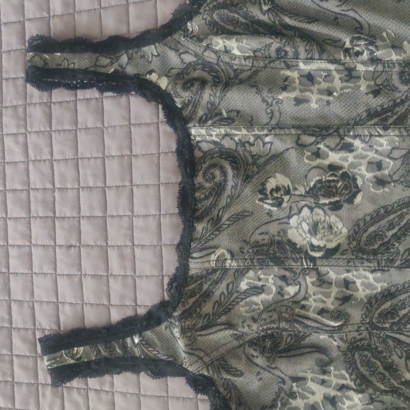 White House Black Market sleeveless top - Picture 3 of 4